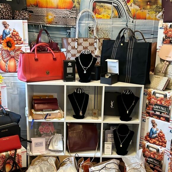 Giveaways! Tap to join We are live Steals & Deals Low starts! Giveaways!! - Picture 11 of 11